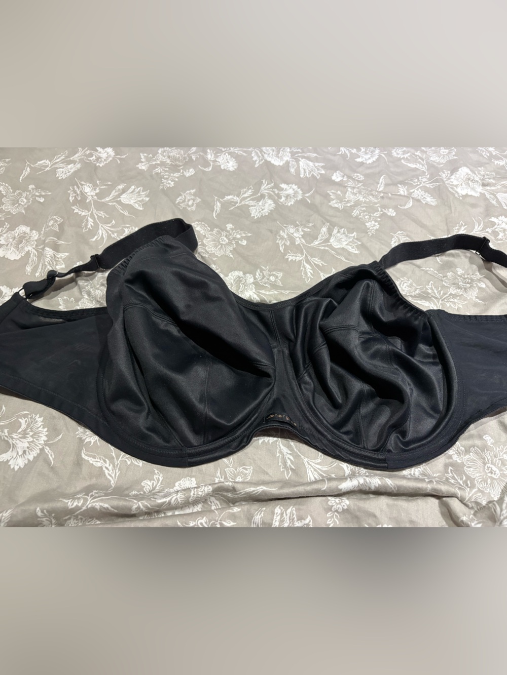 Elomi black sports bra 38J